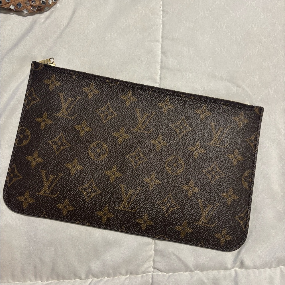 Louis Vuitton Authentic Neverfull GM beige pouch